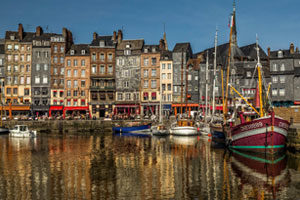 photo du port de honfleur en normandie